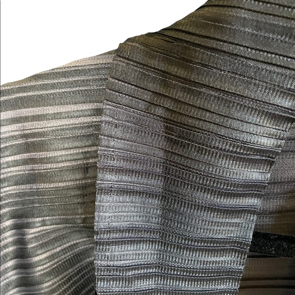 The Kynah Pleated Versatile Jacket Top - Picture 7 of 8